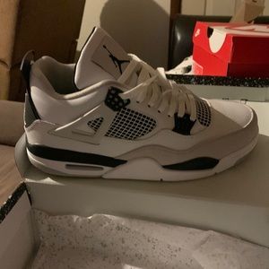 Jordan 4 military blacks